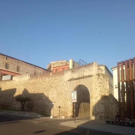 Centrico De Dos Dormitorios, Amplio Y Luminoso