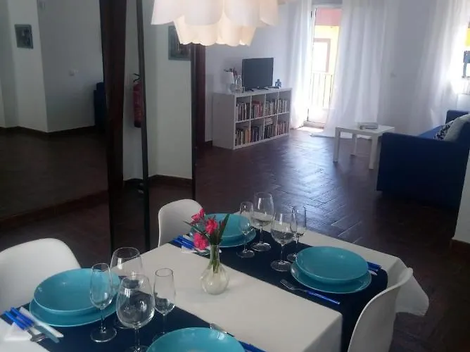 Centrico De Dos Dormitorios, Amplio Y Luminoso *