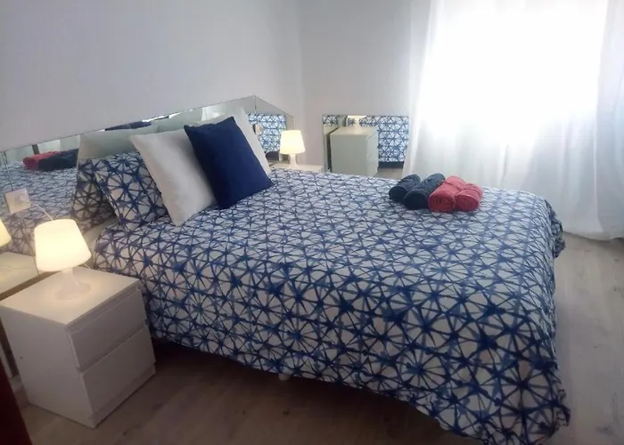 Apartamento Centrico De Dos Dormitorios, Amplio Y Luminoso